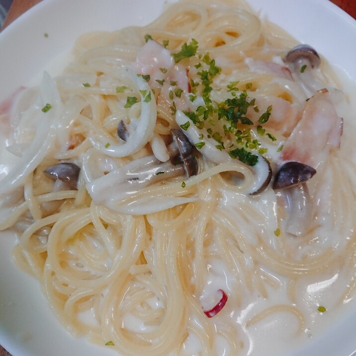 しめじとベーコンのクリームパスタ